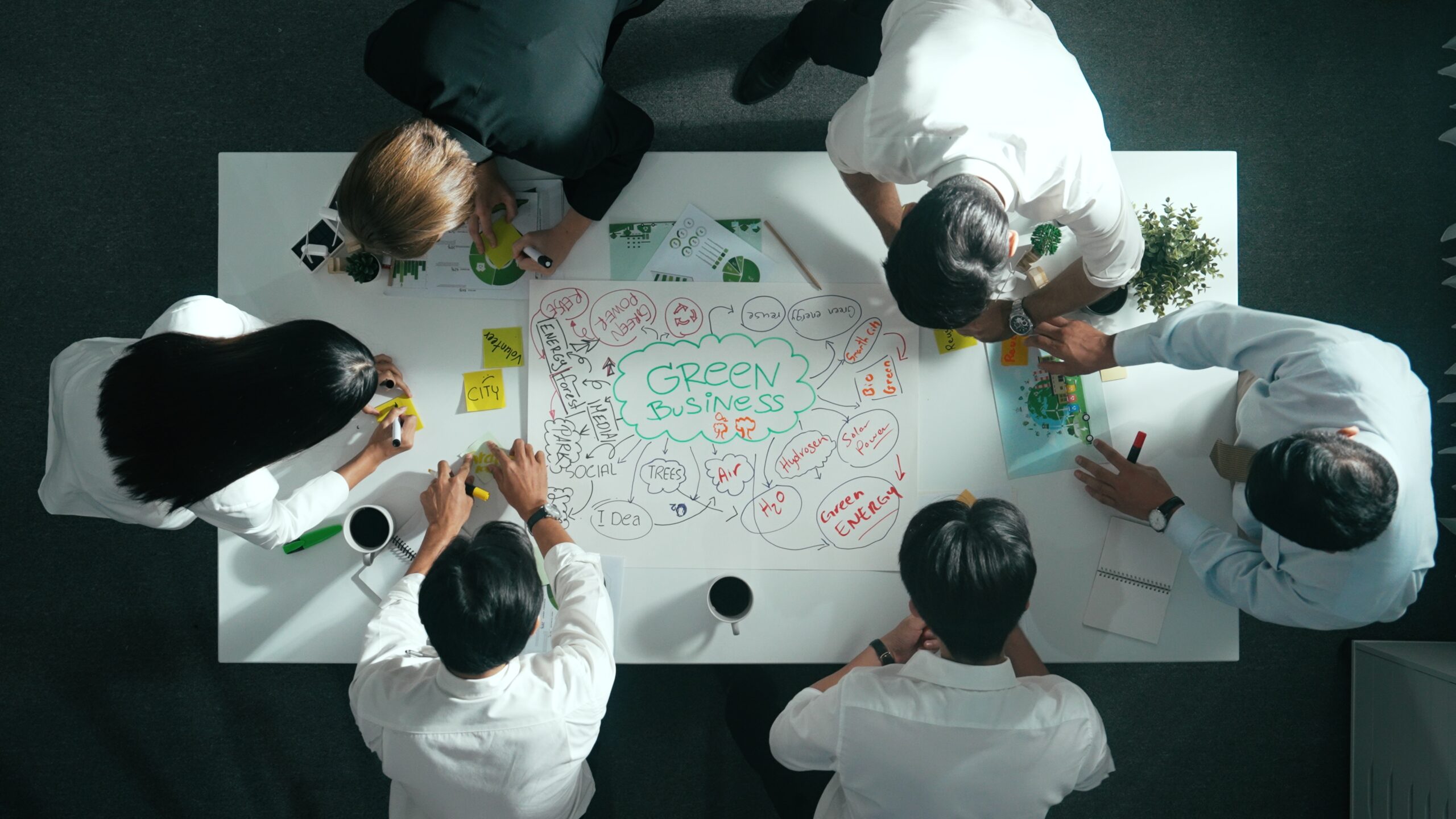 Top down view of business team discuss about using clean energy. Alimentation Top down view of business team discuss about using clean energy. Alimentation